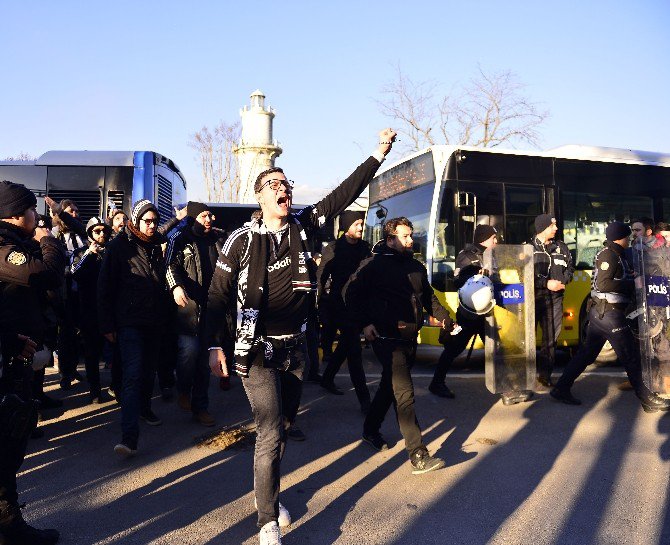 Beşiktaşlı Taraftarlar Kadıköy’e Geldi