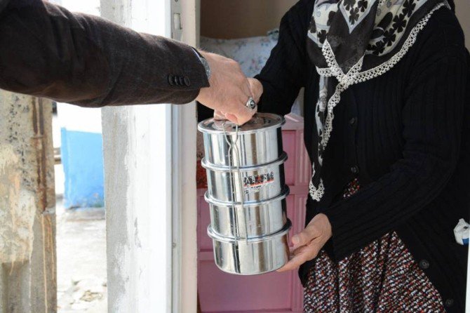 Süleymanpaşa Belediyesi Kış Aylarında Da İhtiyaç Sahiplerinin Yanında