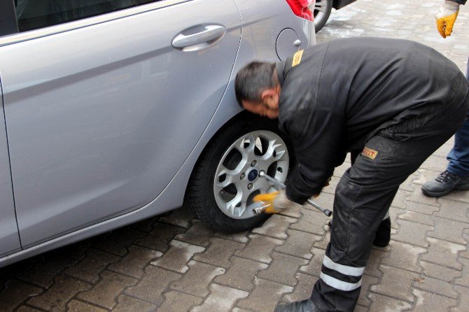 Nevşehir’de Lastikçilerde Kış Yoğunluğu Yaşanıyor