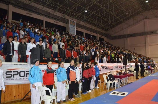 Türkiye Karate Şampiyonası Devam Ediyor