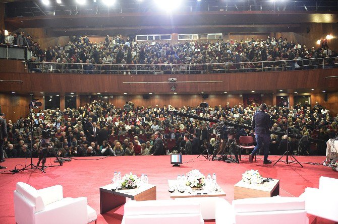 Adana’da Uğur Dündar’a Yoğun İlgi