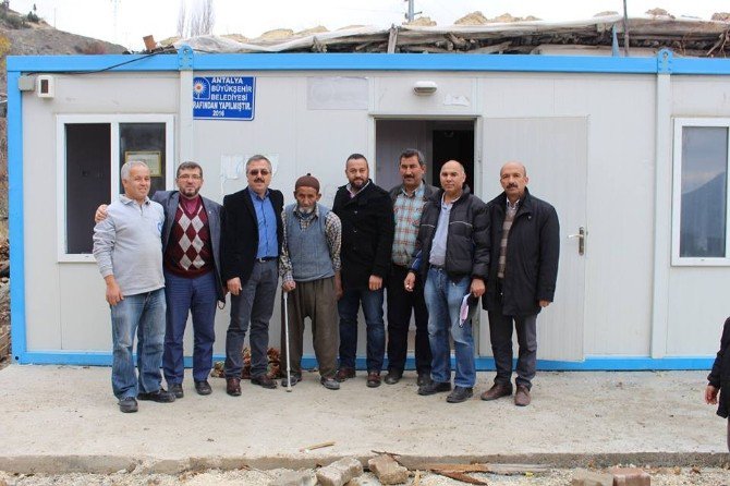 Büyükşehir Belediyesinden İhtiyaç Sahibine Konteynır Ve Ev Eşyası Yardımı