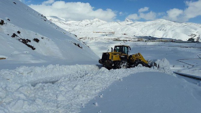 Hakkari Kayak Merkezi Yolu Açıldı