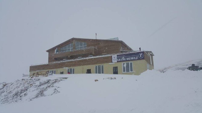 Hakkari Kayak Merkezi Yolu Açıldı