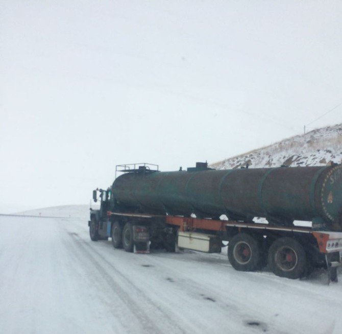 Kars’ta Kar, Kazaları Da Beraberinde Getirdi