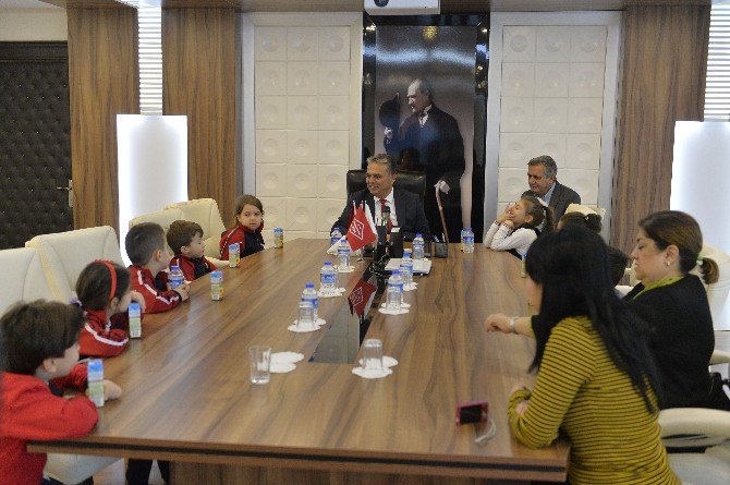 Anaokulu Öğrencileri Kullanmadıkları Eşya Ve Oyuncakları Sosyal Yardım Merkezi’ne Bağışladılar