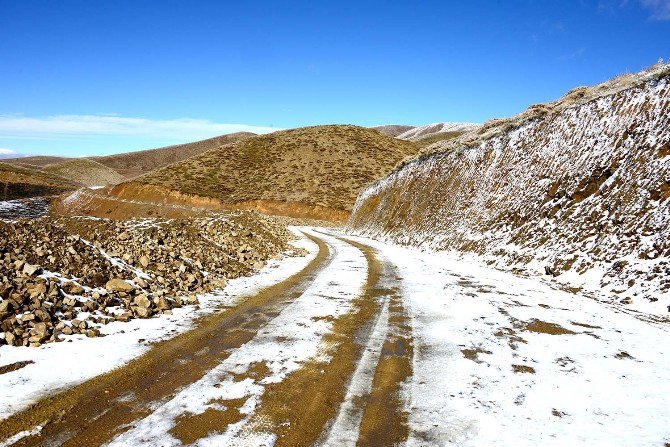 Pütürge’de Yol Çalışmaları Devam Ediyor