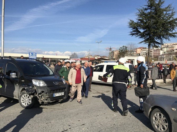 Terminal Kavşağında Çarpıştılar