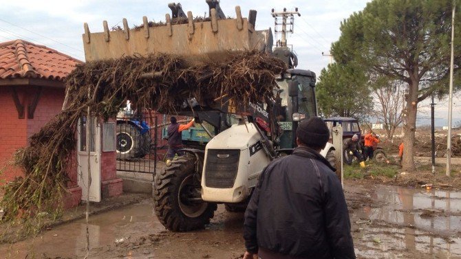 Ayvalık Belediyesi’nden Afetzedelere Tam Destek