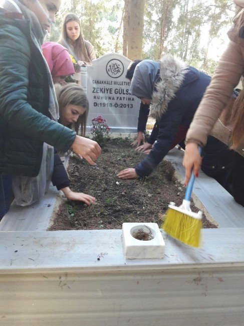 Çanakkale’nin Tek Kadın Milletvekili Zekiye Gülsen Mezarı Başında Anıldı