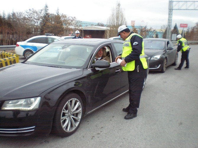 Eskişehir Bölge Trafik Şube Müdürlüğü Sürücülere 5 Bin 500 Broşür Dağıttı