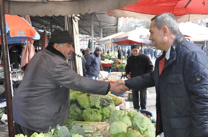 Uysal, Pazar Esnafını Ziyaret Edip Çalışmaları İnceledi