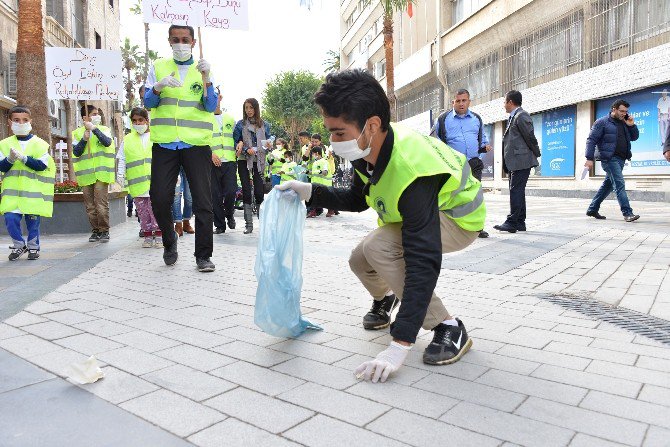 Engelliler, Atatürk Caddesi’nde Çöp Topladı