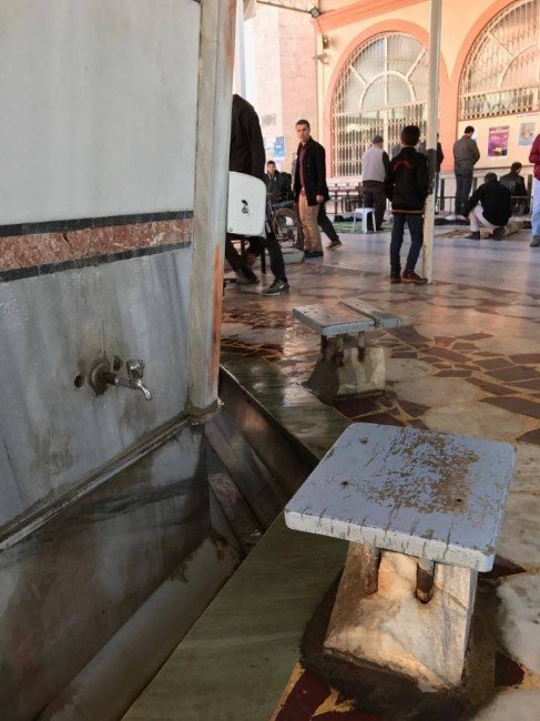 Nazilli’de Caminin Şadırvanını Görenleri Üzdü