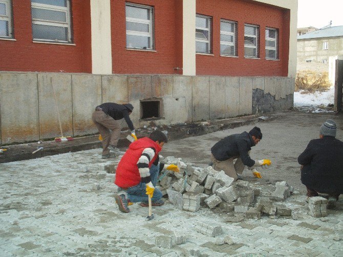 Özalp Belediyesinden Çevre Düzenlemesi