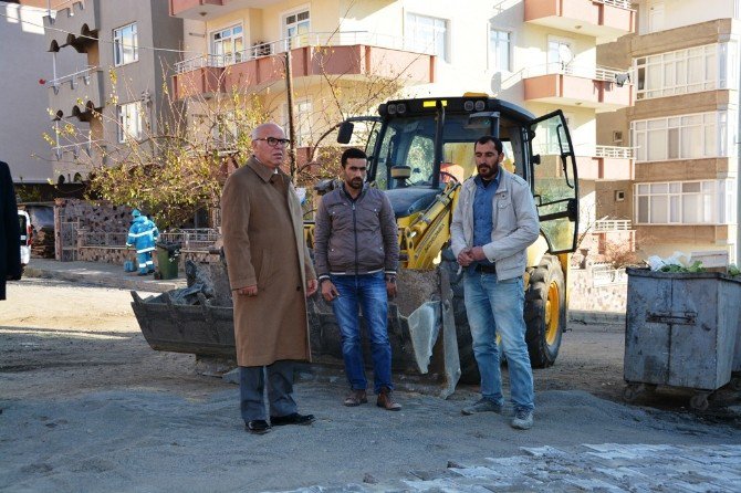 Başkan Eşkinat Yol Yapım Çalışmalarını İnceledi