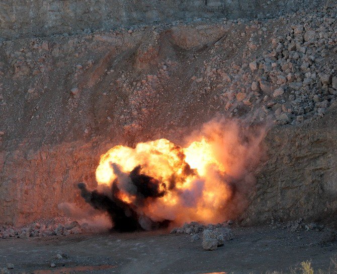 Bombalı Araçta Ele Geçen 50 Kilo Bomba Böyle Patlatıldı