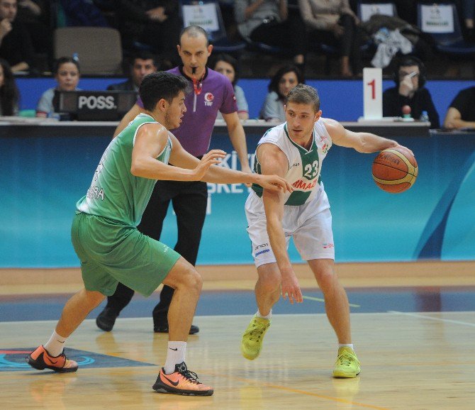 Basketbol Oyuncusu Teksas Tribününde Amigoluk Yaptı