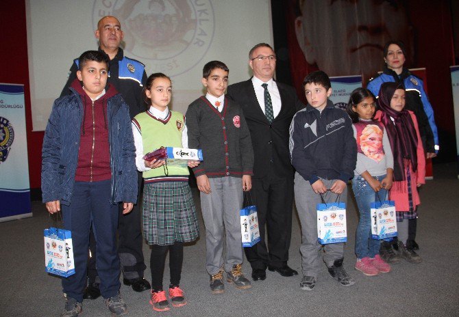 ‘Geleceğimiz Çocuklar’ Projesinde Dereceye Giren Çocuklar Ödüllendirildi