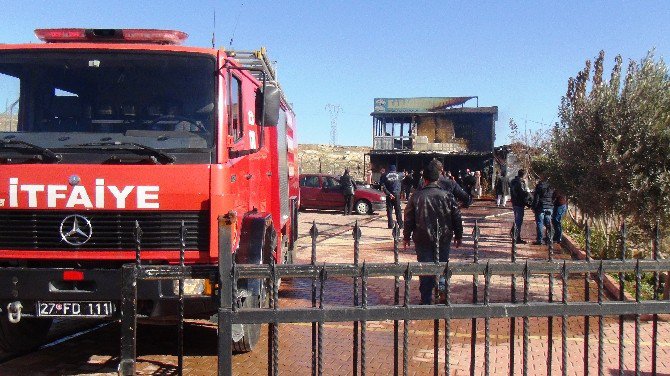 Gaziantep’te Şantiyede Çıkan Yangın Büyümeden Söndürüldü