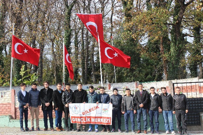 Bilecikli Gençlerden Kaymakam Safitürk’ün Ailesine Ve Mezarına Ziyaret