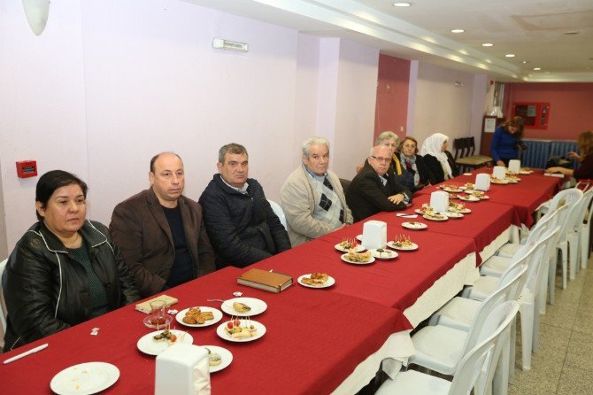 İzmir’deki Halk Gününde Vatandaşlar Arka Planda Kaldı