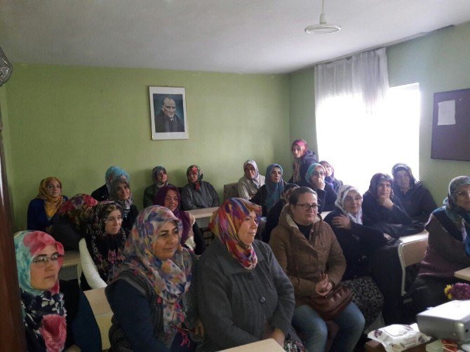 Osmaneli Kaymakamı Çakıcı, ’Kadın Çiftçilerimiz İçin Örtü Altı Sebze Yetiştiriciliği’ Kursunu Ziyaret Etti