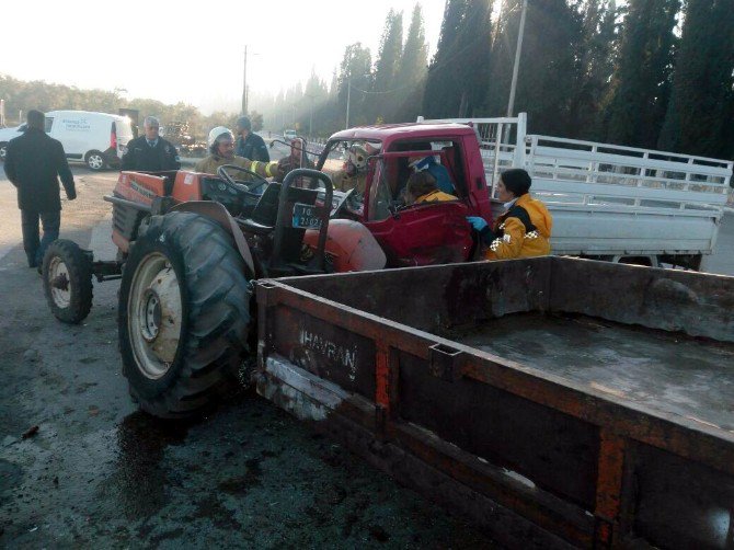 Havran’da Traktör İle Kamyonet Çarpıştı: 1 Yaralı