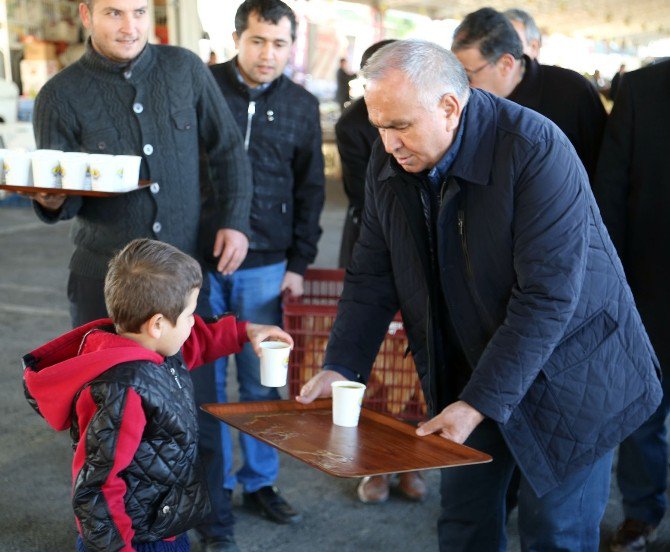 Başkan Tollu’dan, Pazarcı Esnafına ’Çorba’ İkramı