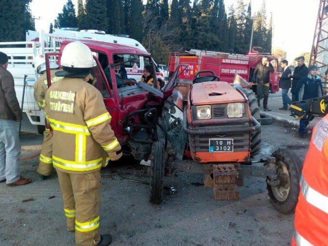 Havran’da Traktör İle Kamyonet Çarpıştı: 1 Yaralı