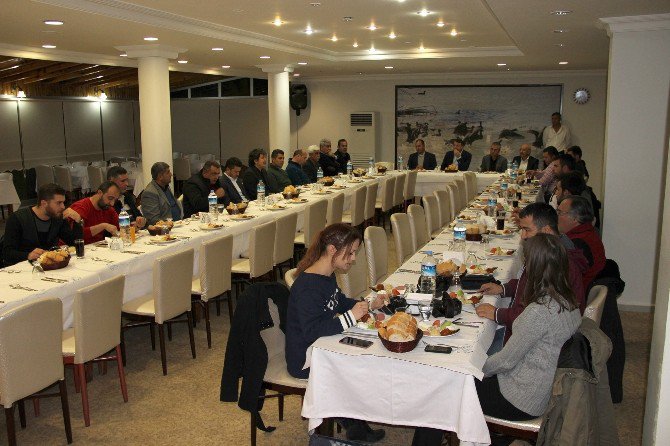 Başkan Turgut, İş Adamları İle Yemekte Bir Araya Geldi