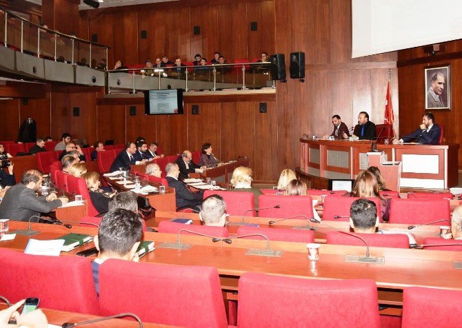 İzmit Belediyesinde Yılın Son Meclis Toplantısı Yapıldı