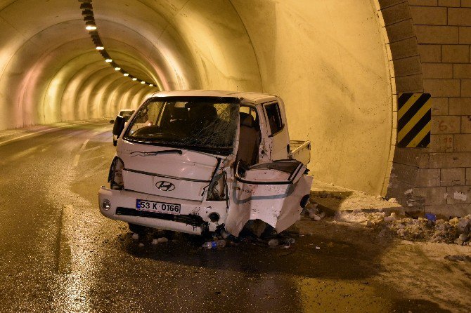 Gizli Buzlanma Kazaya Sebep Oldu: 2 Yaralı