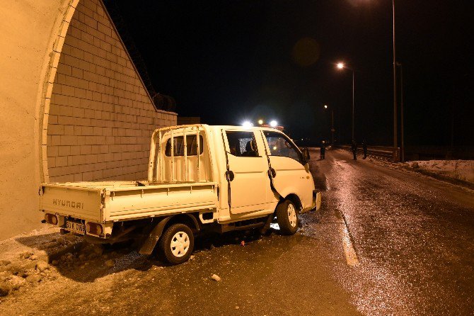 Gizli Buzlanma Kazaya Sebep Oldu: 2 Yaralı