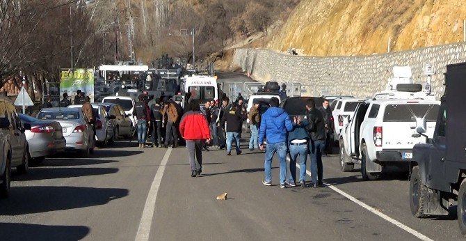 Polise El Bombalı Saldırı Girişiminde Bulunan Şahıs Öldürüldü