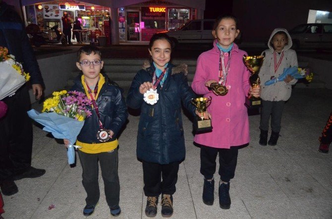 Selendili Badmintoncular Türkiye Şampiyonu Oldu