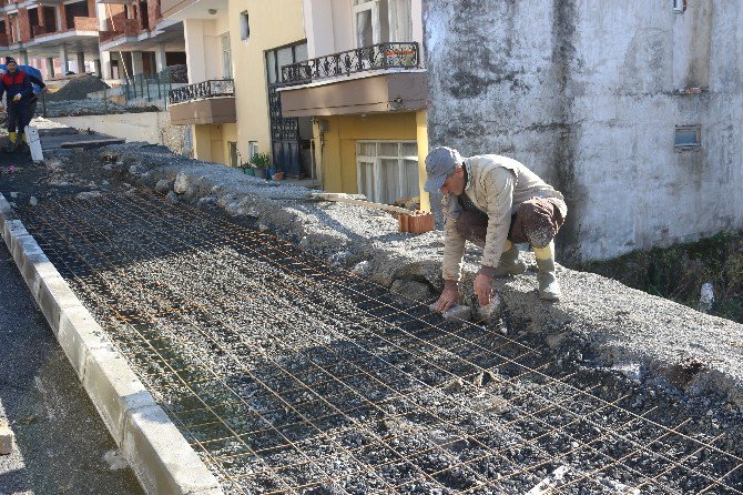 Yol Ve Tretuvar Çalışmaları Devam Ediyor