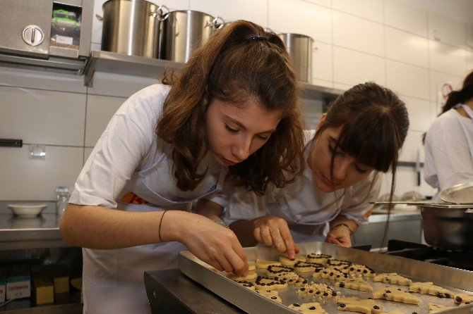 Anadolu Üniversitesi Öğrencileri Mutfakta Hünerlerini Sergiledi