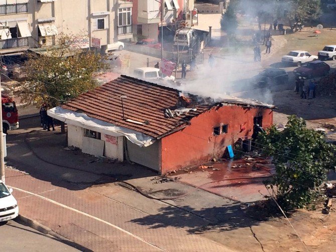 Antalya’da Hurda Dolu Depoda Korkutan Yangın