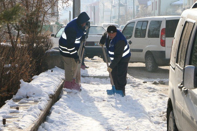 Aziziye Karla Mücadelede Hız Kesmiyor