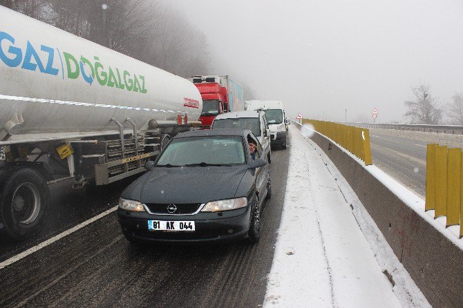 Bolu Dağı’nda Kar Yağışı Ve Sis Etkili Oldu