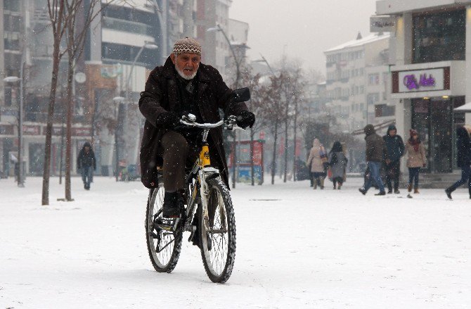 Bolu Kent Merkezi Beyaza Büründü