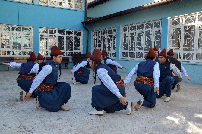 Silah Sesleri Altında Çalıştılar, Şampiyon Oldular