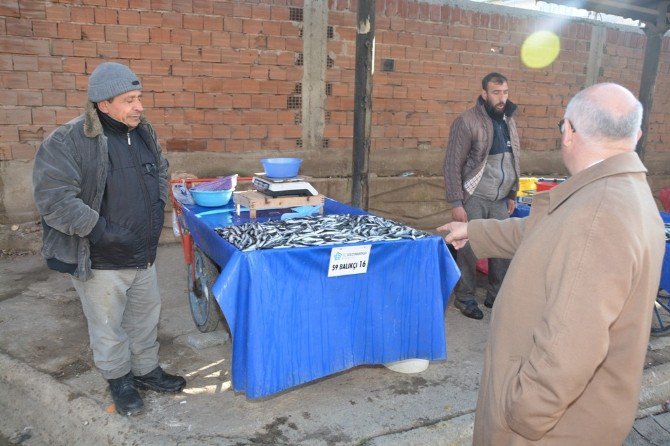 Başkan Eşkinat Esnaf Ve Vatandaşların Sorunlarını Dinledi