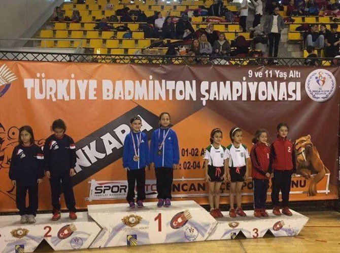 Badminton’ta Edirneli Sporcular Derecelerle Döndü