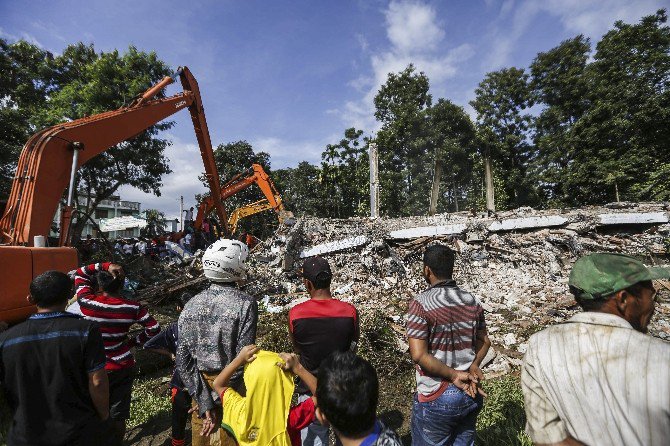 Endonezya’da Deprem: En Az 52 Ölü