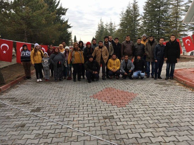 Gönülleri Fethet’den Şehit Ömer Halisdemir’in Kabrine Ziyareti