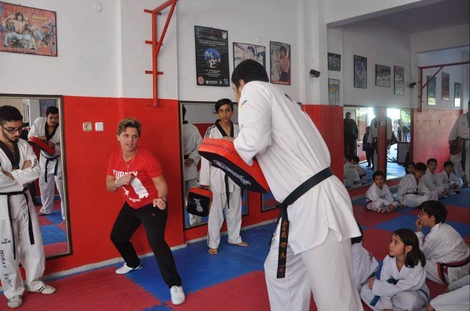 En İyi Bayan Hakem Dünya Taekwondocularını Yetiştiriyor