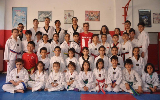 En İyi Bayan Hakem Dünya Taekwondocularını Yetiştiriyor