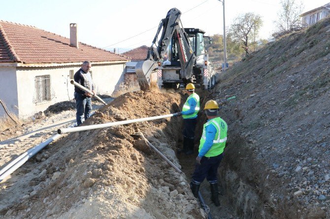 Hacıveliler’in Altyapısını Tamamlıyor